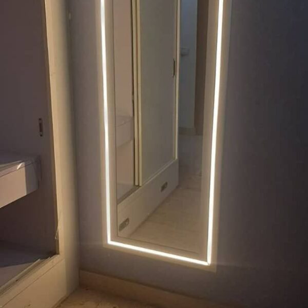 اینه ایستاده دفرمه نئون دار مدل مستطیل