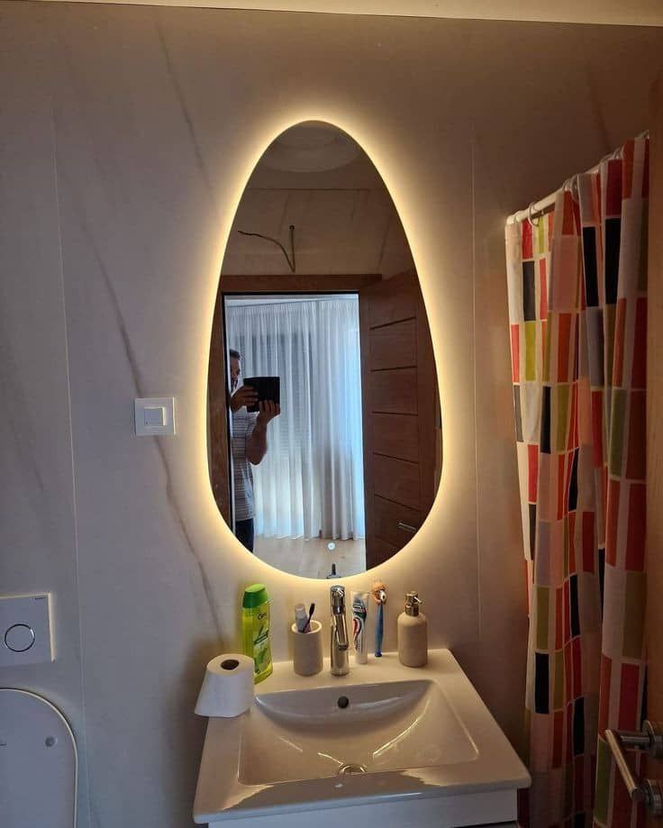 photo_2024-11-06_01-37-14 اینه ایستاده دفرمه نئون دار مدل تخم مرغی - Image 1