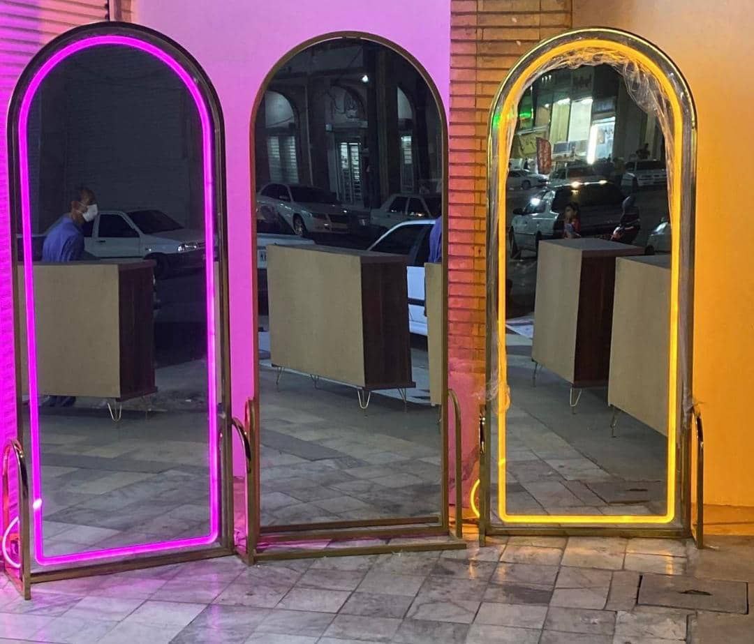 photo_2024-12-08_17-10-09 اینه ایستاده گنبدی پایه دار نئون دار - Image 1