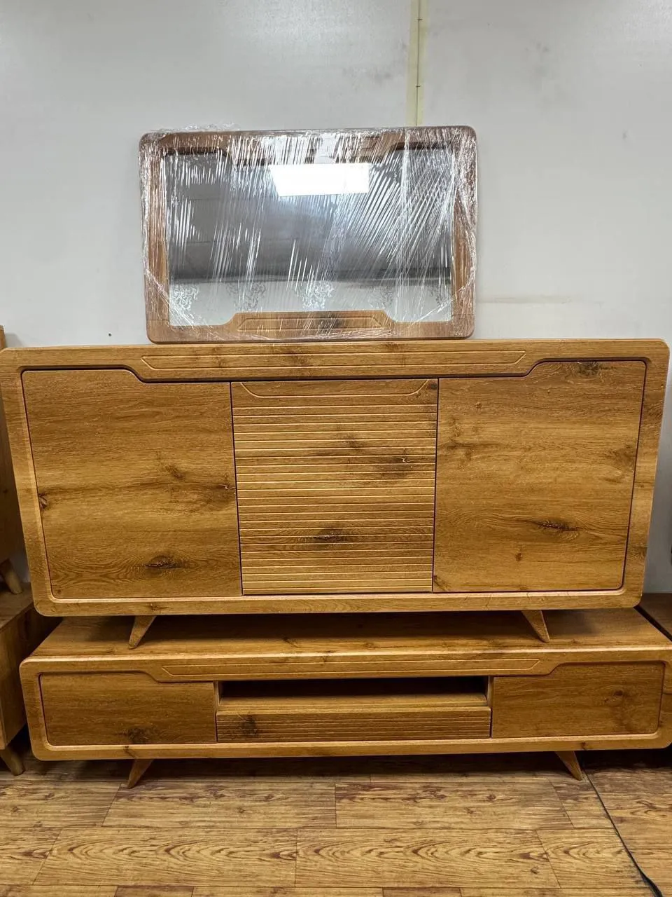 میزکنسول و میزتلویزیون مدل کلاسیک میزکنسول و میزتلویزیون مدل کلاسیک